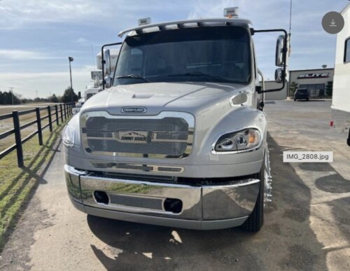 2022 freightliner M-2 Crew Cab With Summit Hauler Package, Cummins 360 HP, Automatic, 15K Miles, Pristine - Image 7